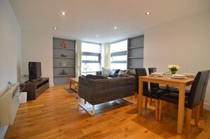 Apartment | Living area | 40-inch Smart TV with digital channels, TV - Whitechapel Central Apartments (London)