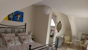 Iron/ironing board, free WiFi, bed sheets