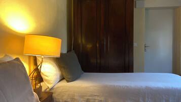 2 bedrooms, desk, iron/ironing board, travel cot