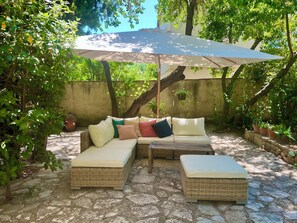 Terrace/patio - L’ Ermitage. Rustic charm in the heart of Uzès! (Uzès)