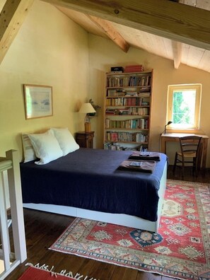 2 bedrooms, desk, iron/ironing board, travel crib - L’ Ermitage. Rustic charm in the heart of Uzès! (Uzès)