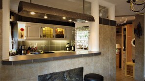 Fridge, microwave, oven, stovetop - Apartment with sauna and mountain view (Bad Wildbad)