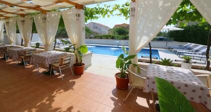 Room in Novalja with Air condition, WIFI (3764-9)