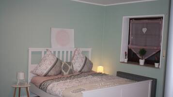 1 bedroom, WiFi (free), bed sheets