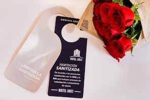 Shower, towels, soap, shampoo - Hotel SR92 Only Adults (Mexico City)