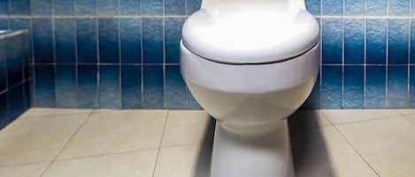 Standard Room | Bathroom | Shower, towels, soap, shampoo