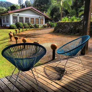 Suíte, vista para o lago | Sacada