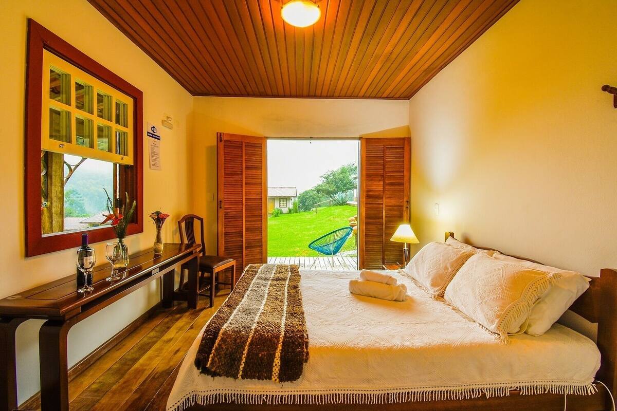 Suite, Lake View | 1 bedroom, individually decorated, soundproofing, free WiFi