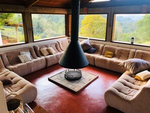 Coin salon dans le hall