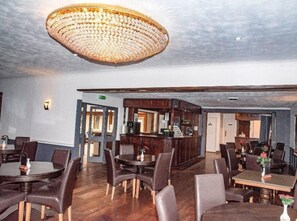 Dining - Beautiful Iway Inn hotel (CAMBRIDGE)