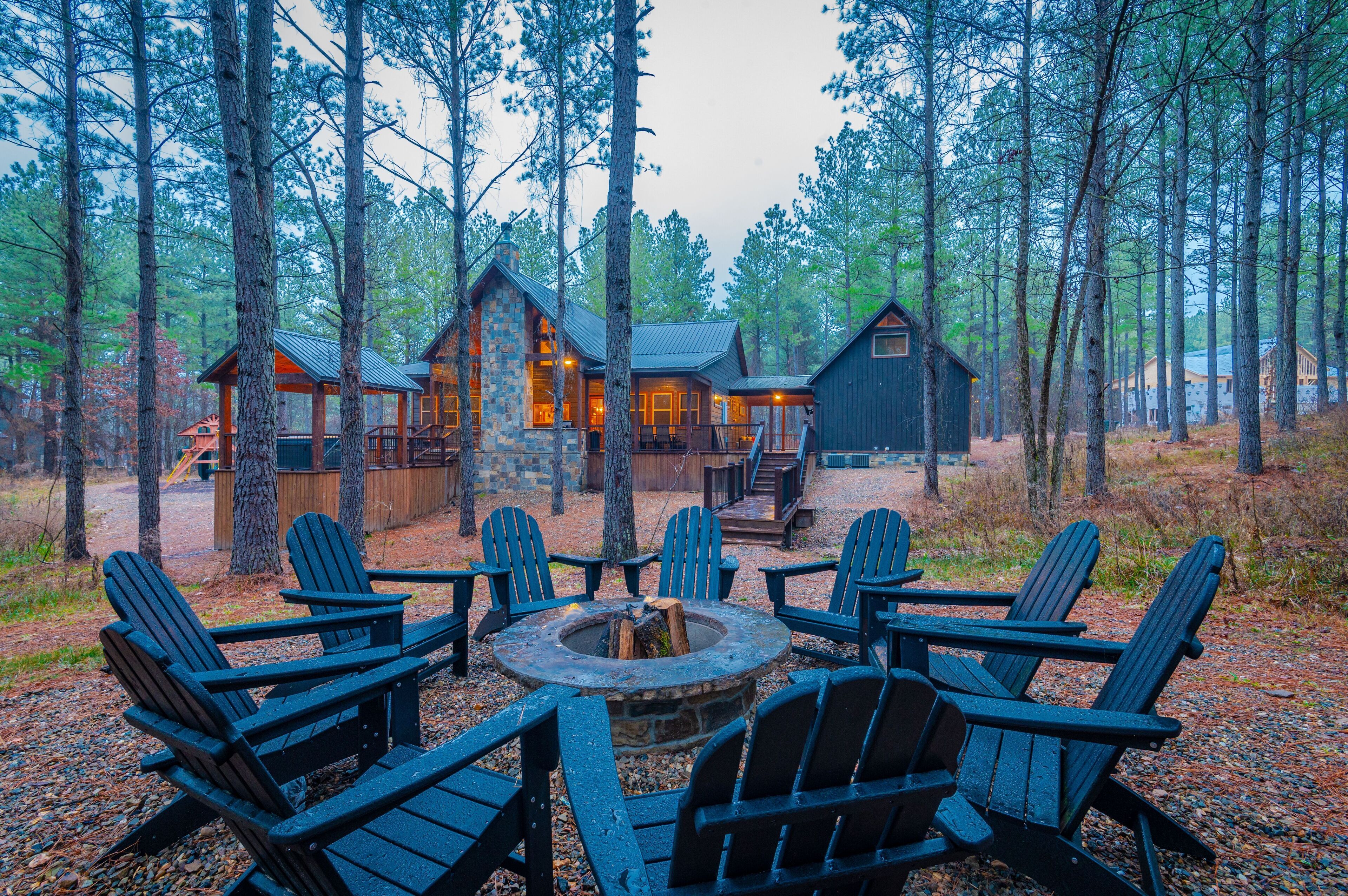 5+ Bedroom Luxury Cabin w/ Gameroom, Hot Tub, Pool table, Arcade and More!
