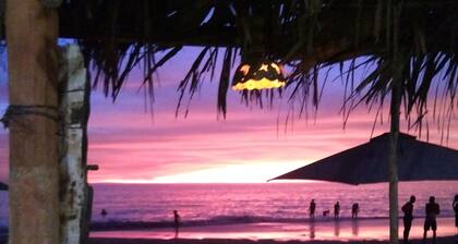 Private Villa auf einem geschlossenen Grundstück von 300 Quadratmetern 5 Minuten von den Stränden entfernt