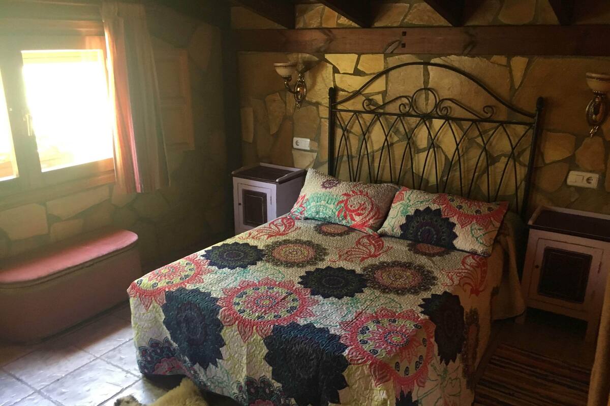 Rollaway beds, free WiFi, bed sheets