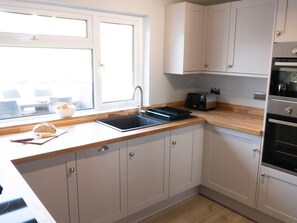 Cottage | Private kitchen | Microwave, stovetop, dishwasher, cookware/dishes/utensils - Waters Edge (Haverfordwest)