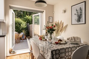 Dining - Coed y Felin (Conwy)