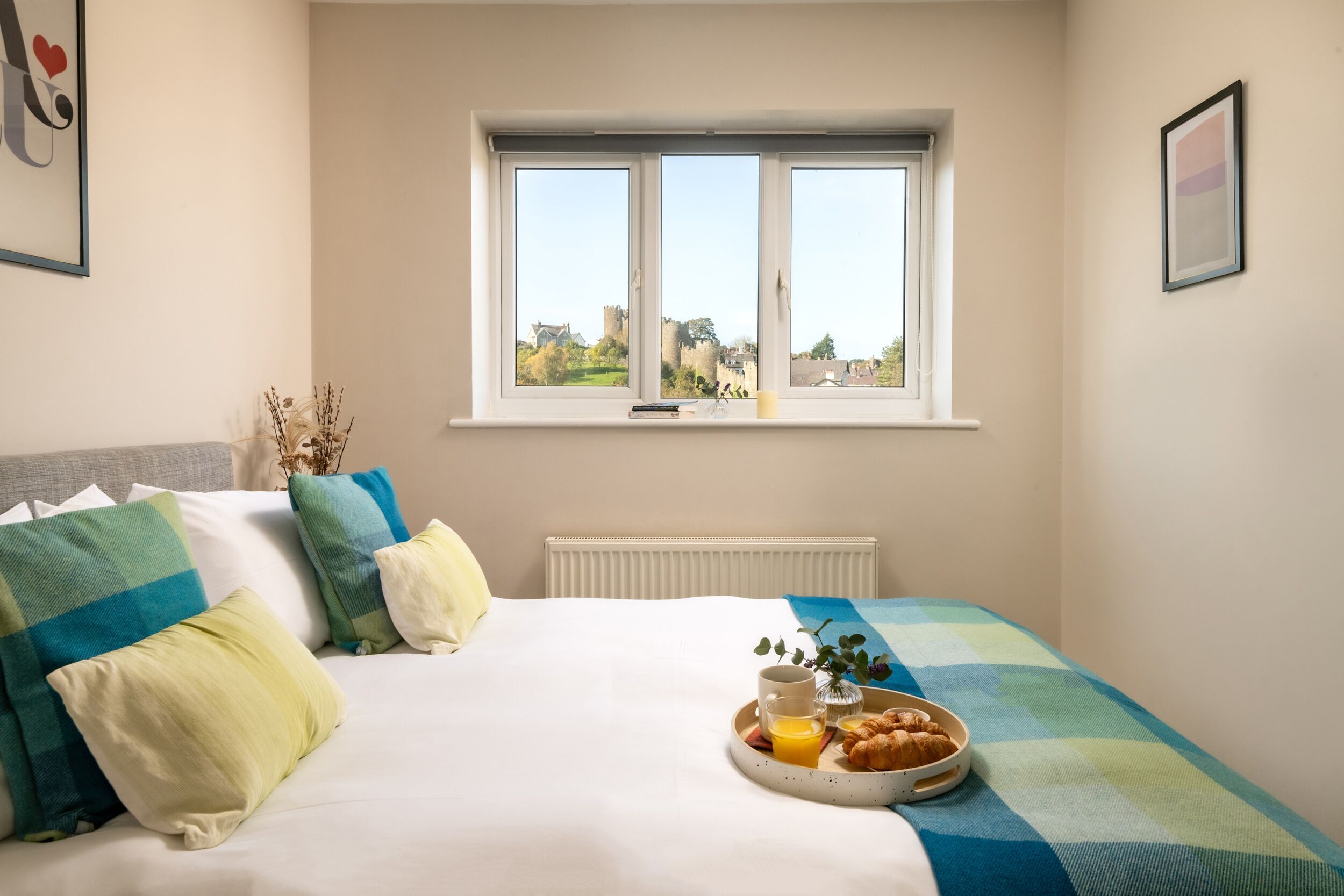 3 habitaciones, decoración personalizada y muebles diferentes 