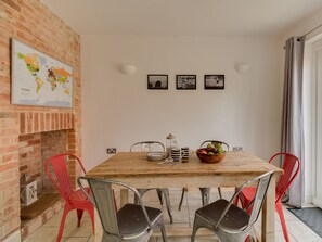 Cottage | Private kitchen | Microwave, stovetop, dishwasher, cookware/dishes/utensils - Sandsfoot Rest (Weymouth)