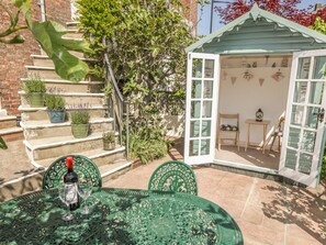 كوخ | المنطقة المحيطة بالمنشأة