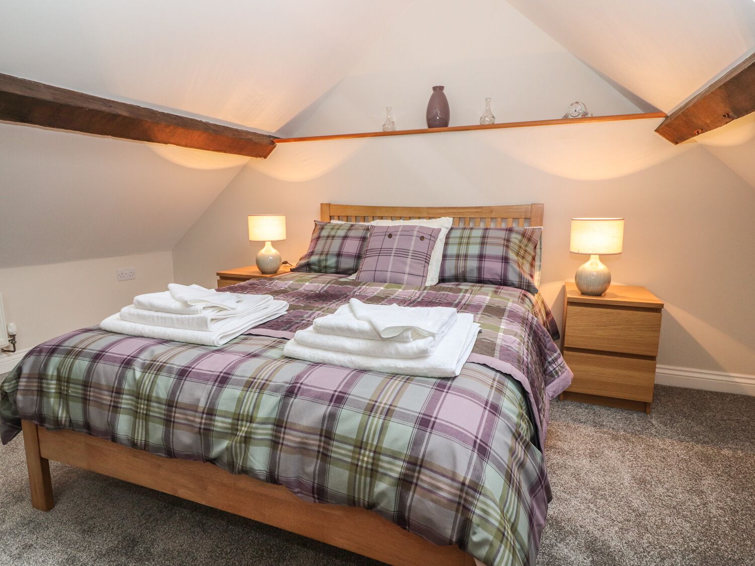 3 habitaciones, decoración personalizada y muebles diferentes 