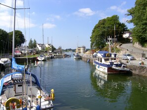 คอทเทจ | ที่จอดเรือ