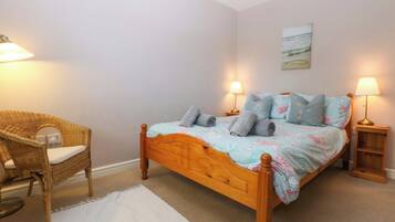 Cottage | 2 bedrooms, individually decorated, individually furnished, free WiFi