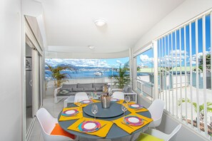 Outdoor dining - La Lagune (Les Trois-Ilets)