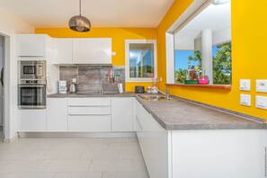 Fridge, microwave, oven, dishwasher - La Lagune (Les Trois-Ilets)