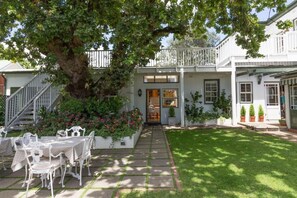 Property grounds - Sandown Lodge (Cape Town)