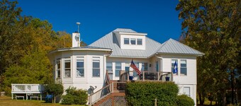 Great house with dock on Lake Murray SC.  Excellent for families, fishing, fun