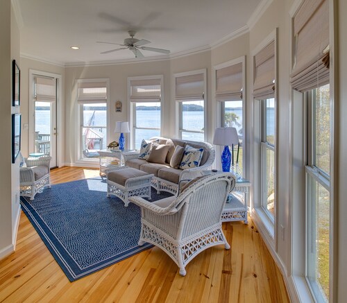 Great house with dock on Lake Murray SC.  Excellent for families, fishing, fun