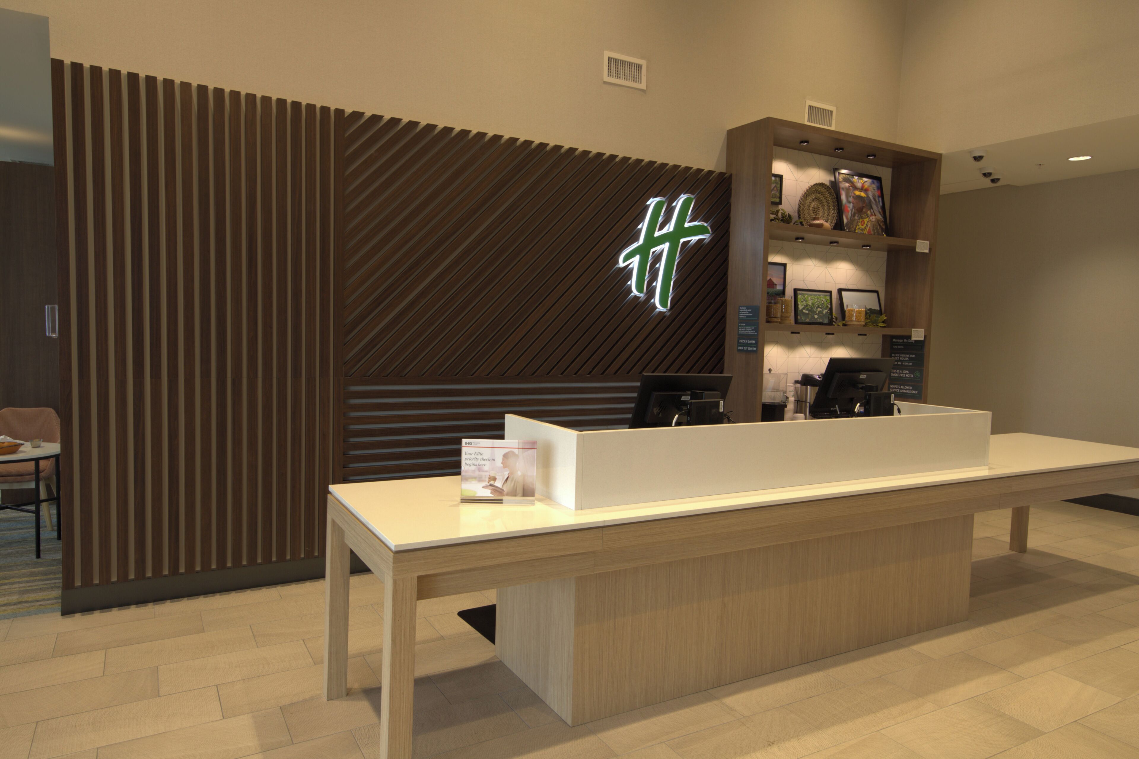 Check-in/check-out kiosk