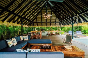 屋外ダイニングエリア