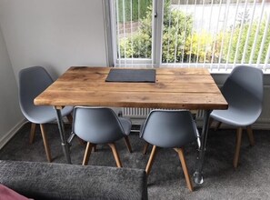 Deluxe Apartment | In-room dining - Try Line property Service Accommodation (Pontefract)