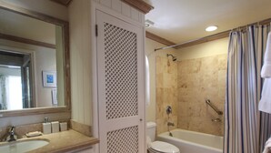 Combined shower/bathtub, hair dryer, towels, soap - 2 Bedroom Villa with Jacuzzi in the Exclusive Sugar Hill Resort  (Porters)