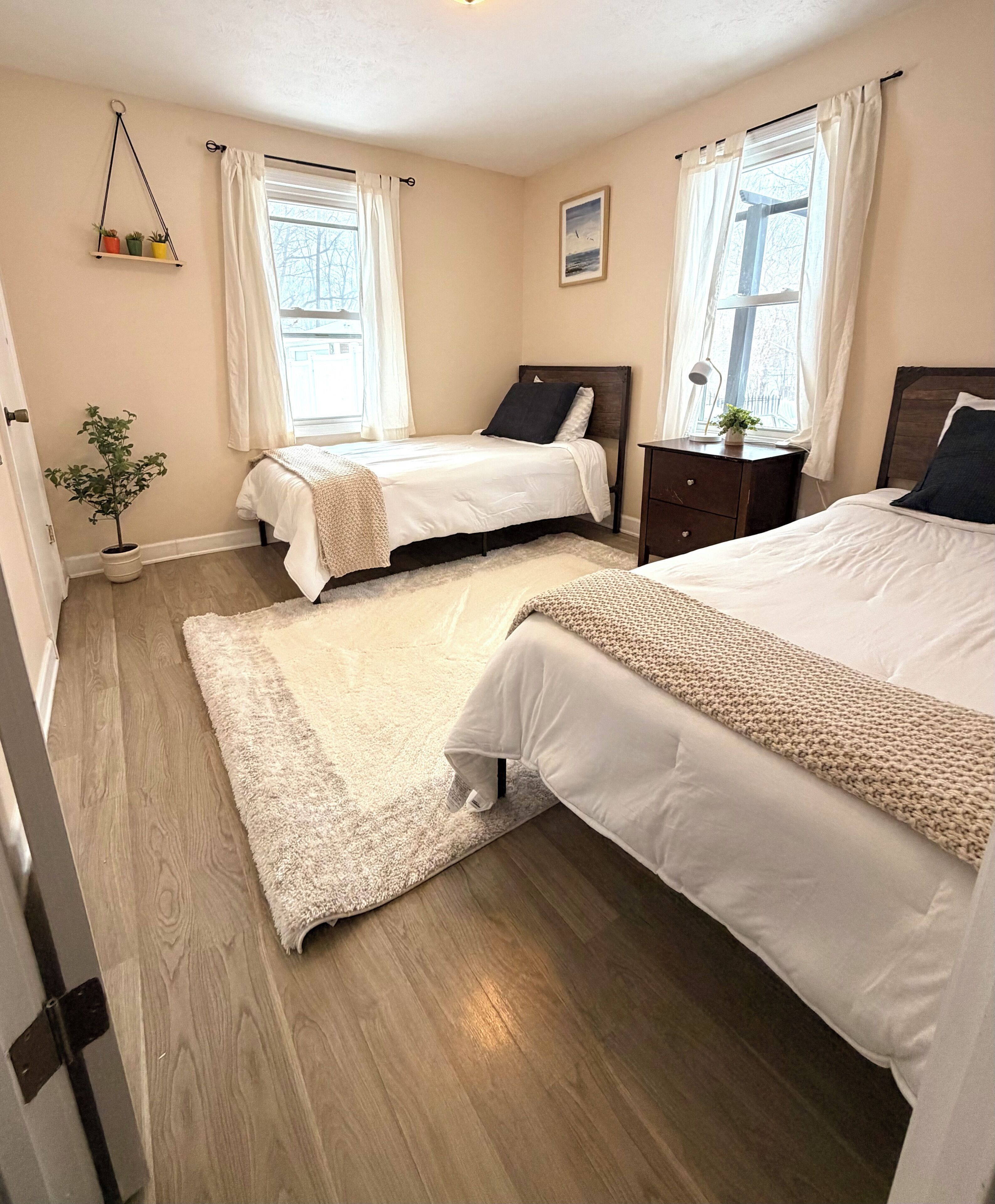 2 室のベッドルーム、アイロン / アイロン台、WiFi (無料)、ベッドシーツ