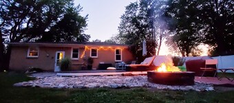 Breezy Pad, Close to the Lake, with Hot Tub