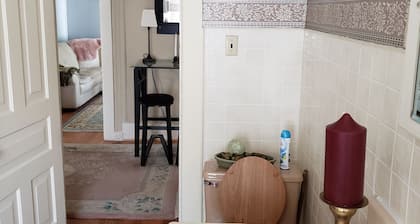 Very cozy 1 room dwelling w/twin bed