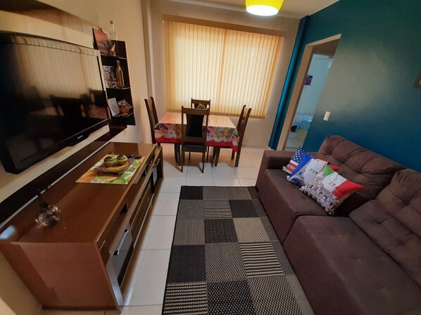 Smart TV, table football, stereo
