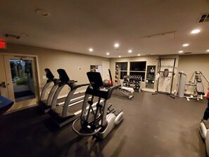 Fitness facility - ❤ Lovely condo! Walking distance to Strip with pool & spa (Las Vegas)