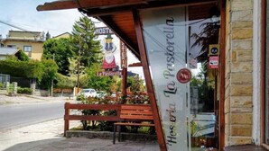 Front of property - Hosteria La Pastorella (San Carlos de Bariloche)