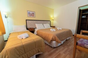 In-room safe, bed sheets - Hosteria La Pastorella (San Carlos de Bariloche)