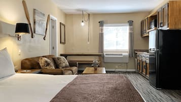 Family Studio Suite | 1 bedroom, desk, laptop workspace, iron/ironing board