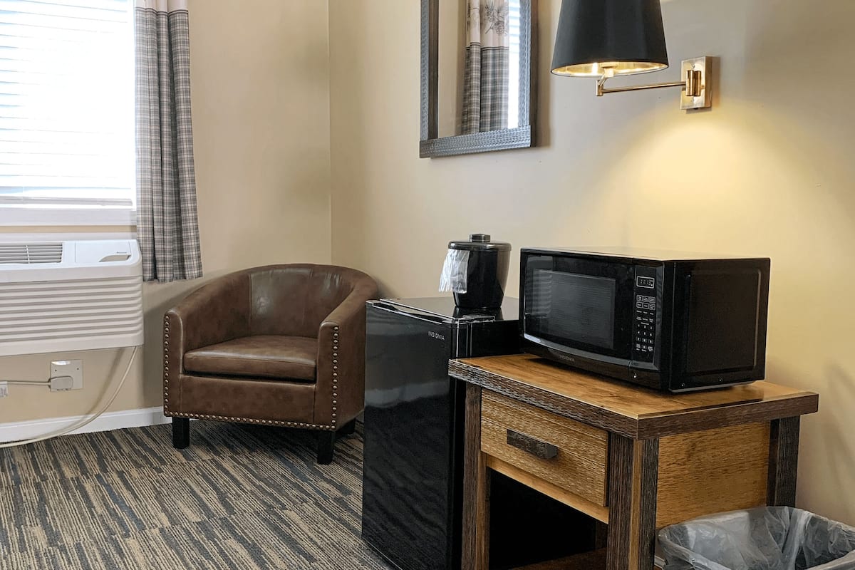 standard double room | 1 bedroom, desk, laptop workspace, iron/ironing board