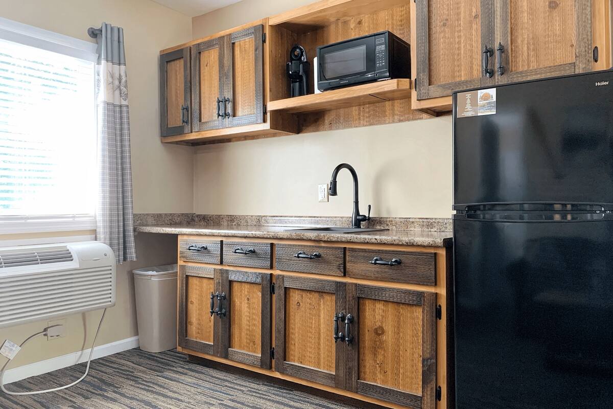 family studio suite | private kitchenette | microwave, coffee/tea maker