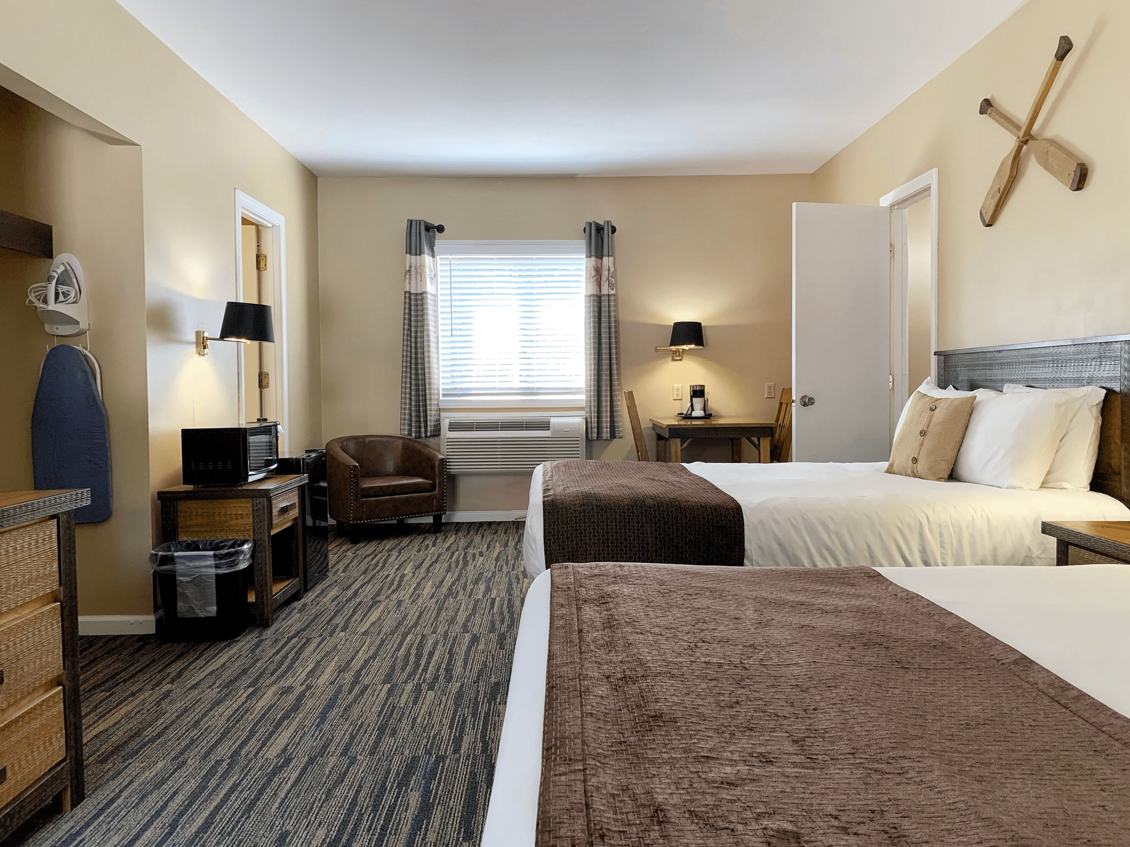 Desk, laptop workspace, iron/ironing board, free WiFi