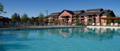 屋内プール、屋外プール