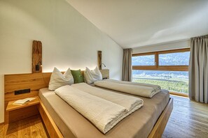 1 غرفة نوم وخزنة داخل الغرفة وواي فاي وملاءات أسرّة