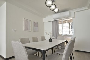Dining - 2 min to MRT, 4B2b Shopping/Restaurant District (Taipei)
