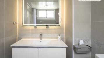 Combined shower/bathtub, hair dryer, slippers, towels