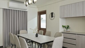 Dining - 2 min to MRT, 4B2b Shopping/Restaurant District (Taipei)